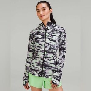 Lululemon Mist Over Windbreaker in Paint Glide Multi